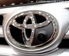 Купить камеру переднего вида в логотип для Toyota